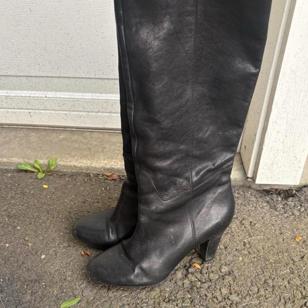 y2k 2000s BCBG black leather knee high heeled boots